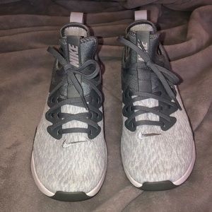 NIKE women’s shoes